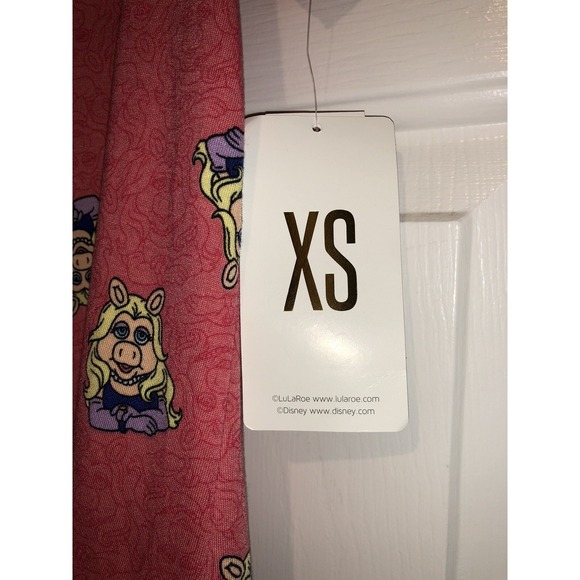 New LulaRoe Classic T shirt Size XS Disney Miss Piggy pink - Picture 4 of 9